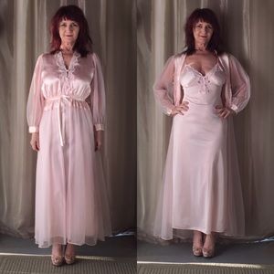 2 PC SHEER & SATINY PINK VINTAGE PEIGNOIR & SLIP